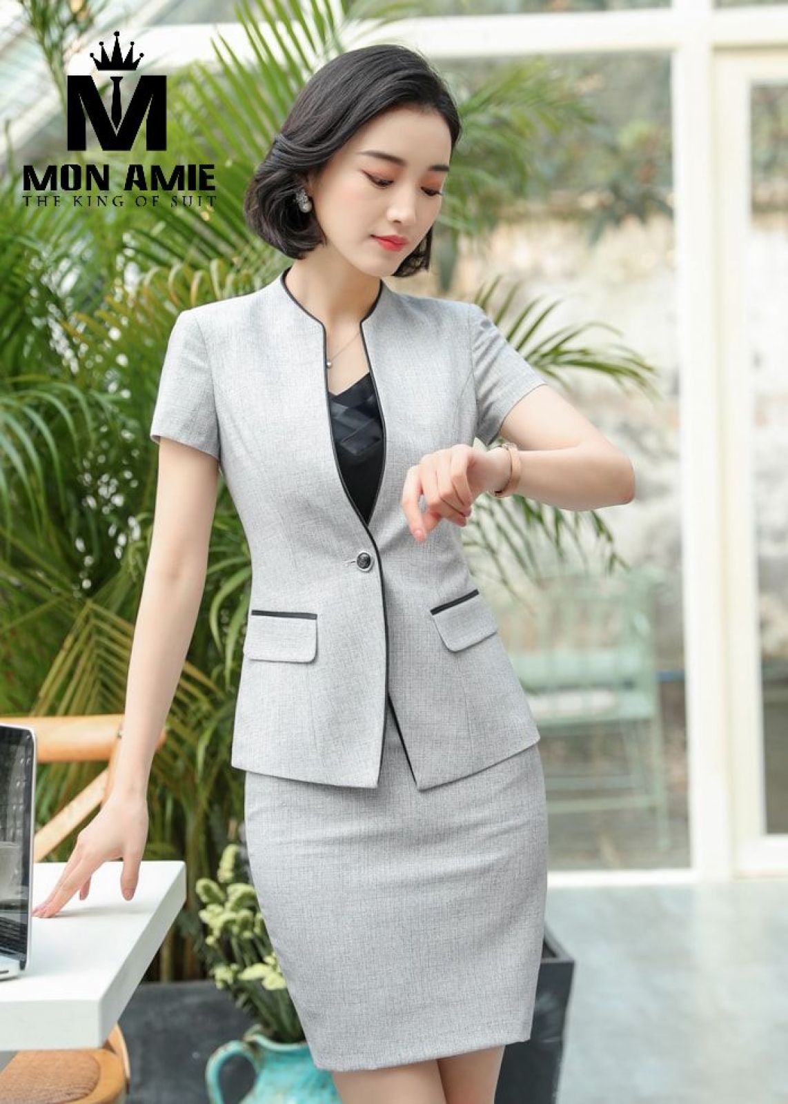 Light Grey Collarless Short Sleeves Suit With Tulip Skirt